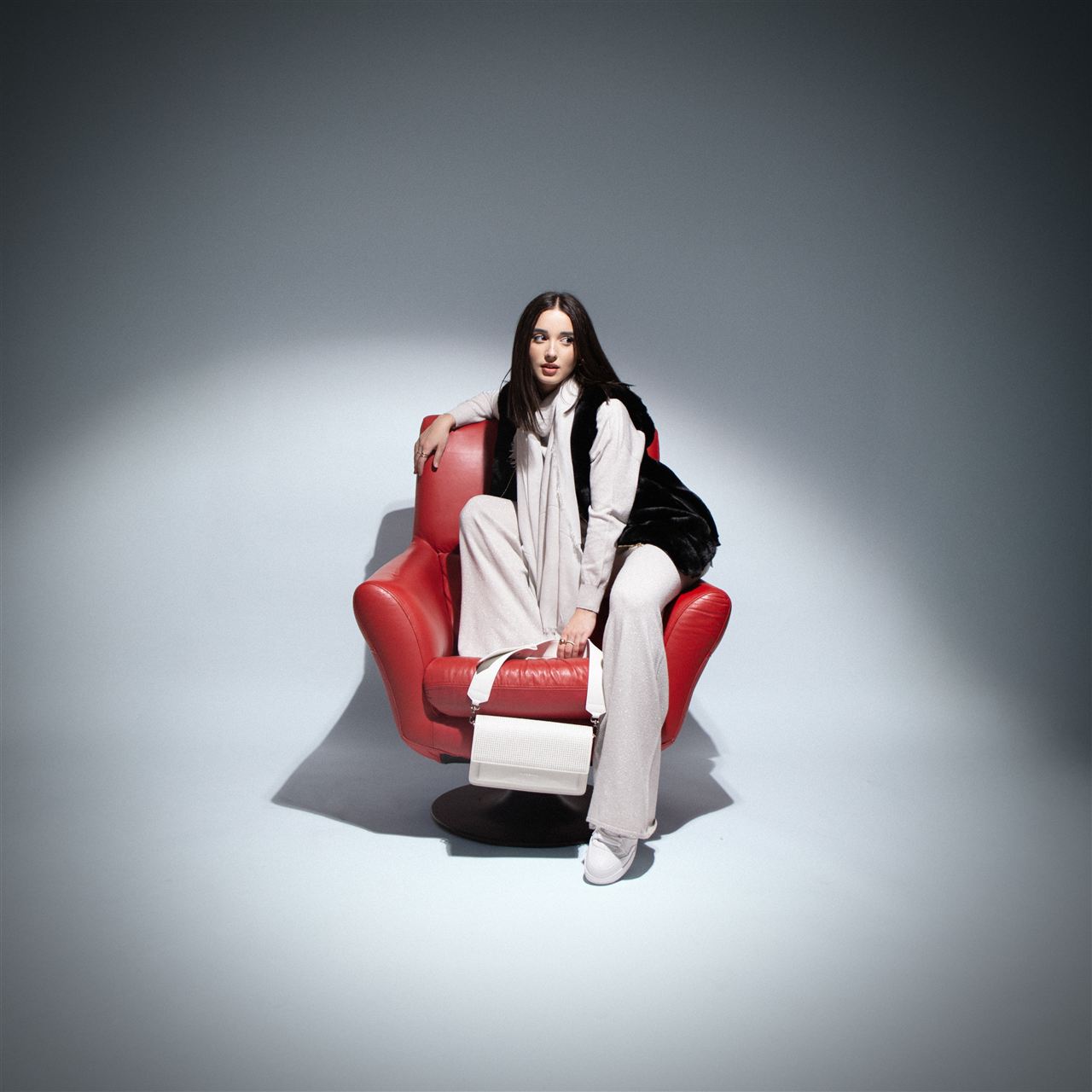 Poltrona Rossa FW25 — scatto 11